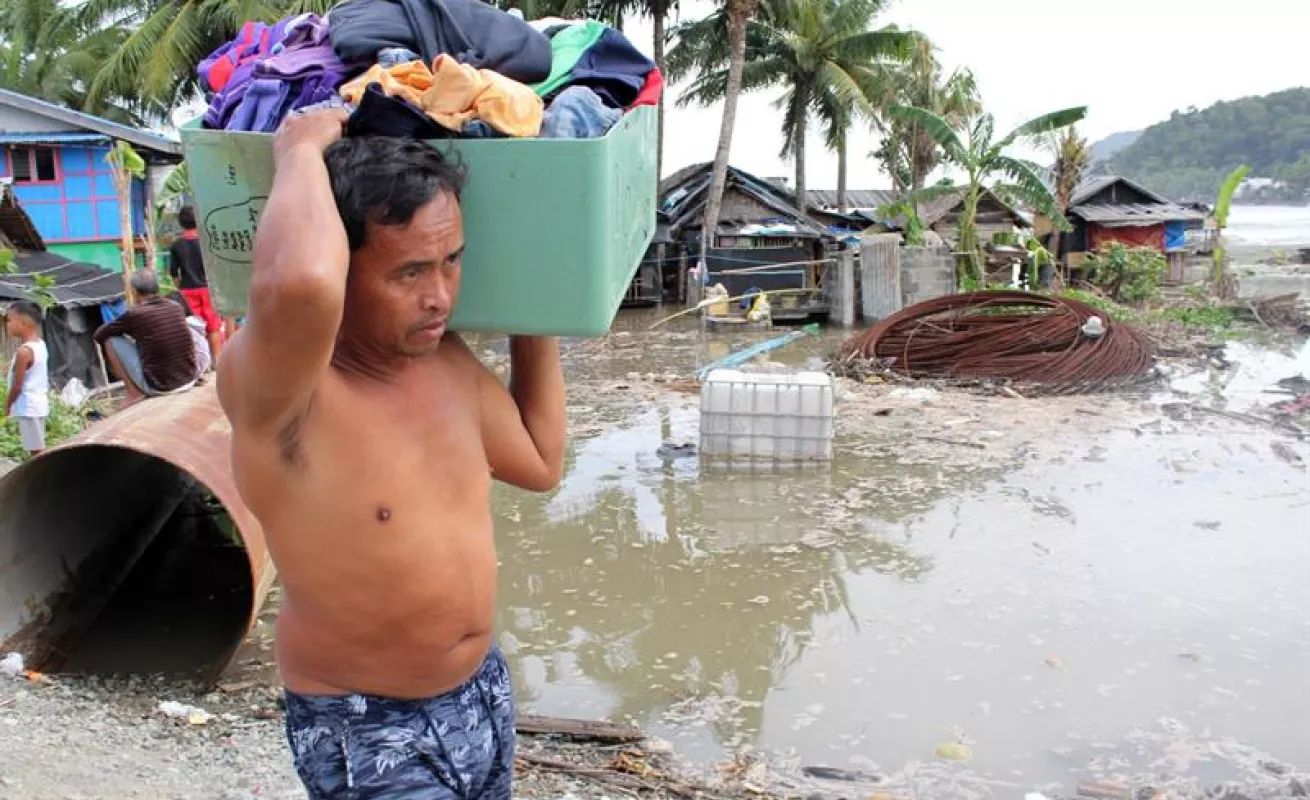 #GaleriaCri Más de 10.000  evacuados en el norte de Filipinas por el paso del tifón Yutu