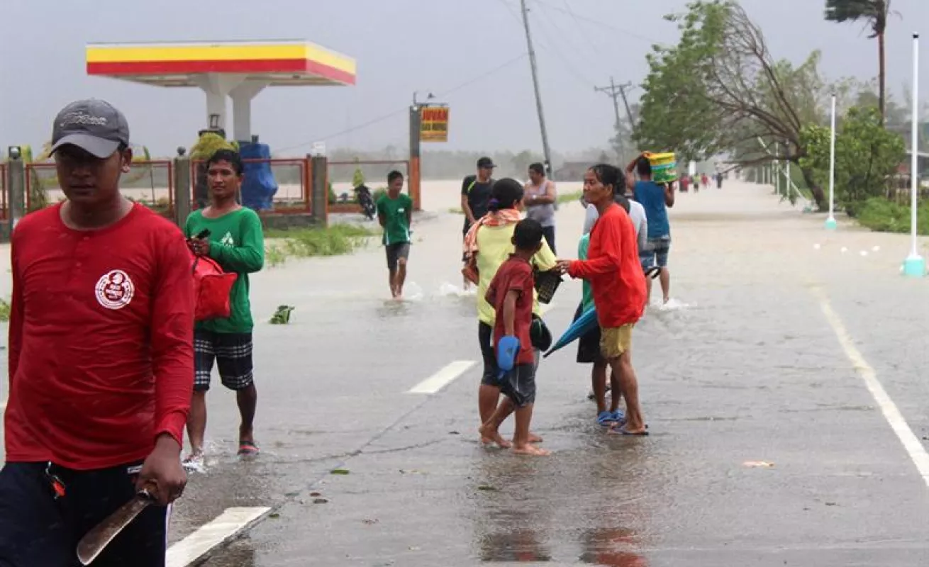 #GaleriaCri Más de 10.000  evacuados en el norte de Filipinas por el paso del tifón Yutu