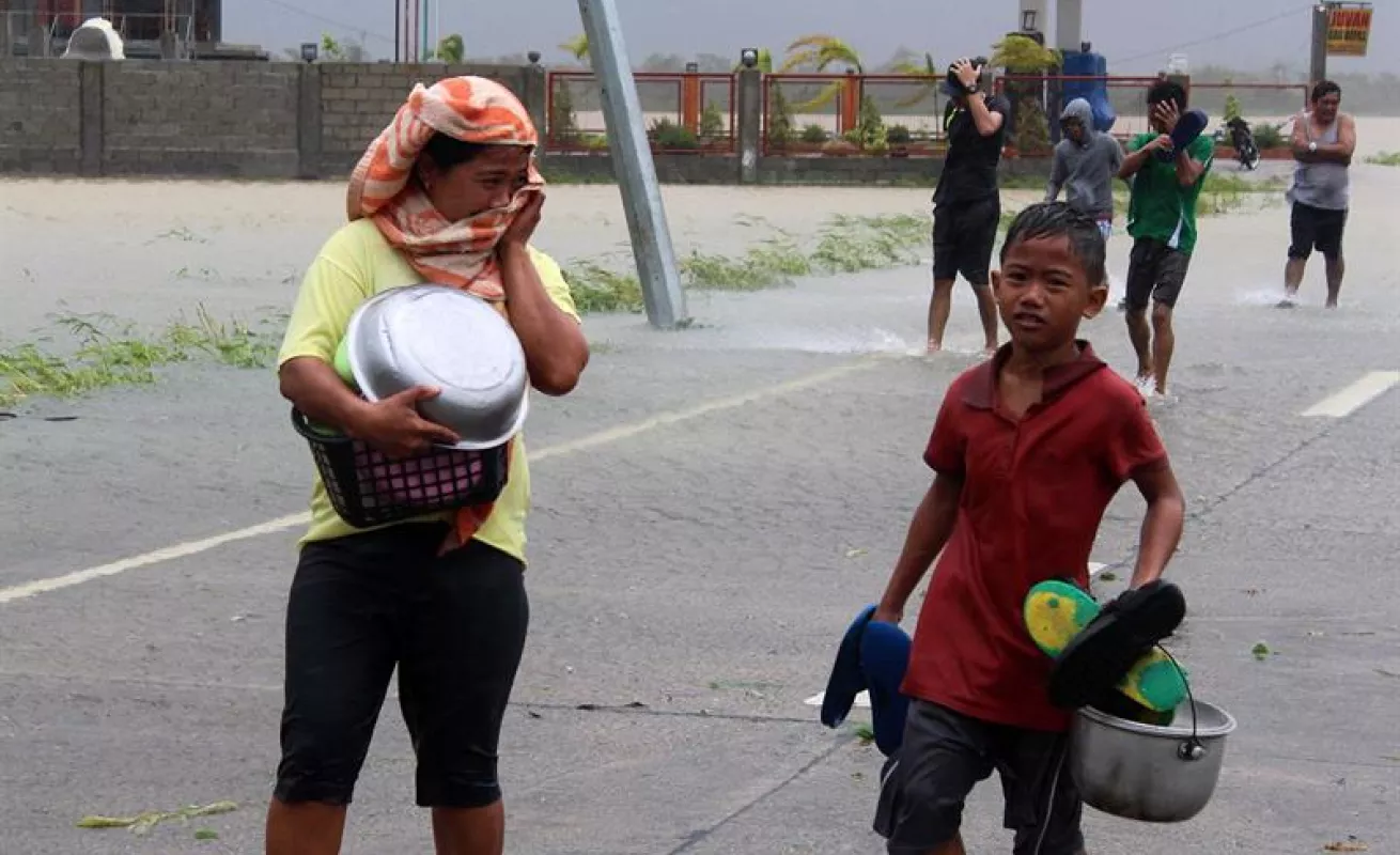#GaleriaCri Más de 10.000  evacuados en el norte de Filipinas por el paso del tifón Yutu