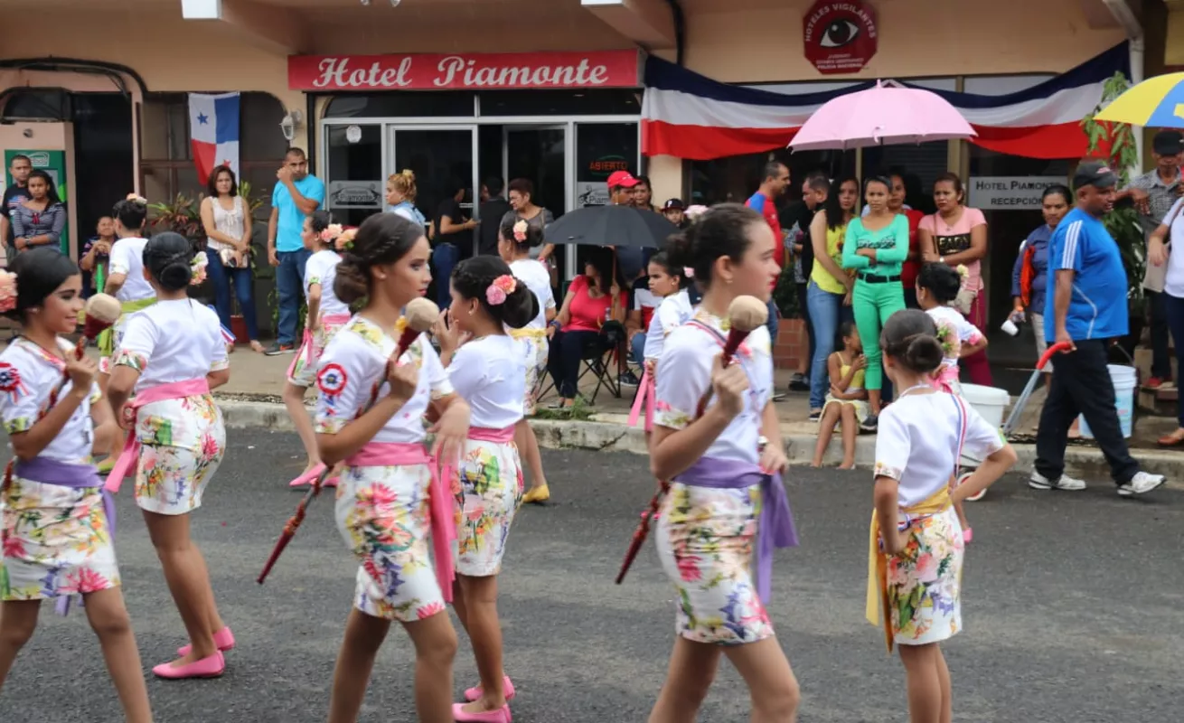 #Galería Las calles de Las Tablas se llenaron de fervor patriótico