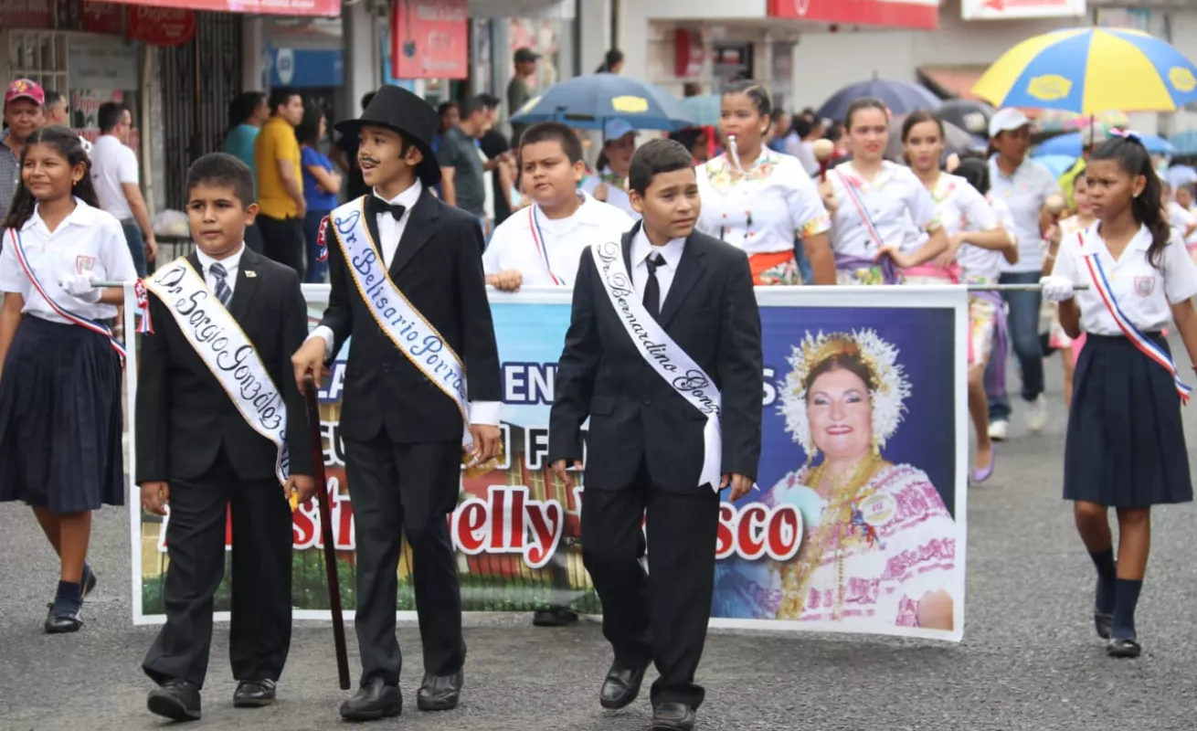 #Galería Las calles de Las Tablas se llenaron de fervor patriótico
