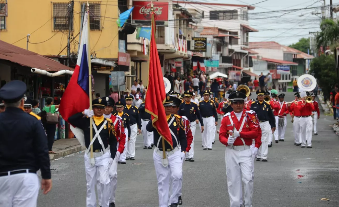 #Galería Las calles de Las Tablas se llenaron de fervor patriótico