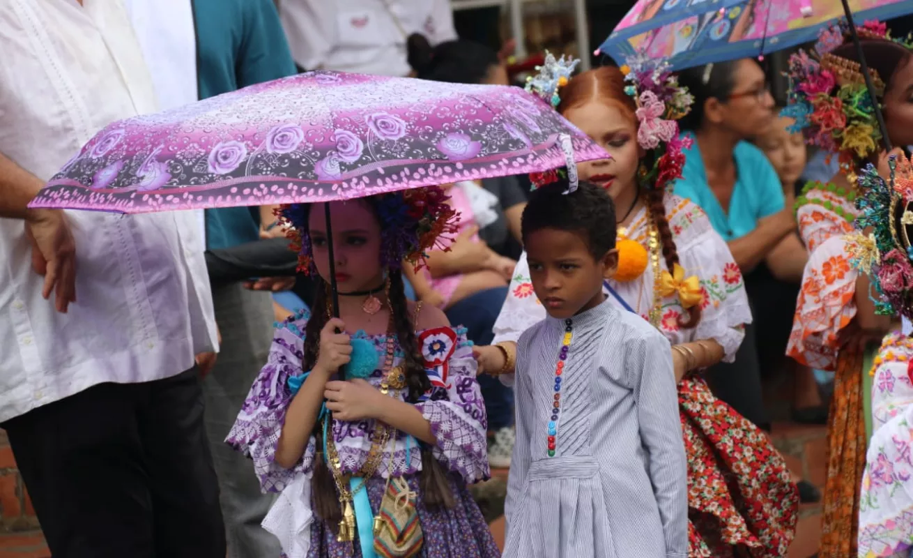 #Galería Las calles de Las Tablas se llenaron de fervor patriótico