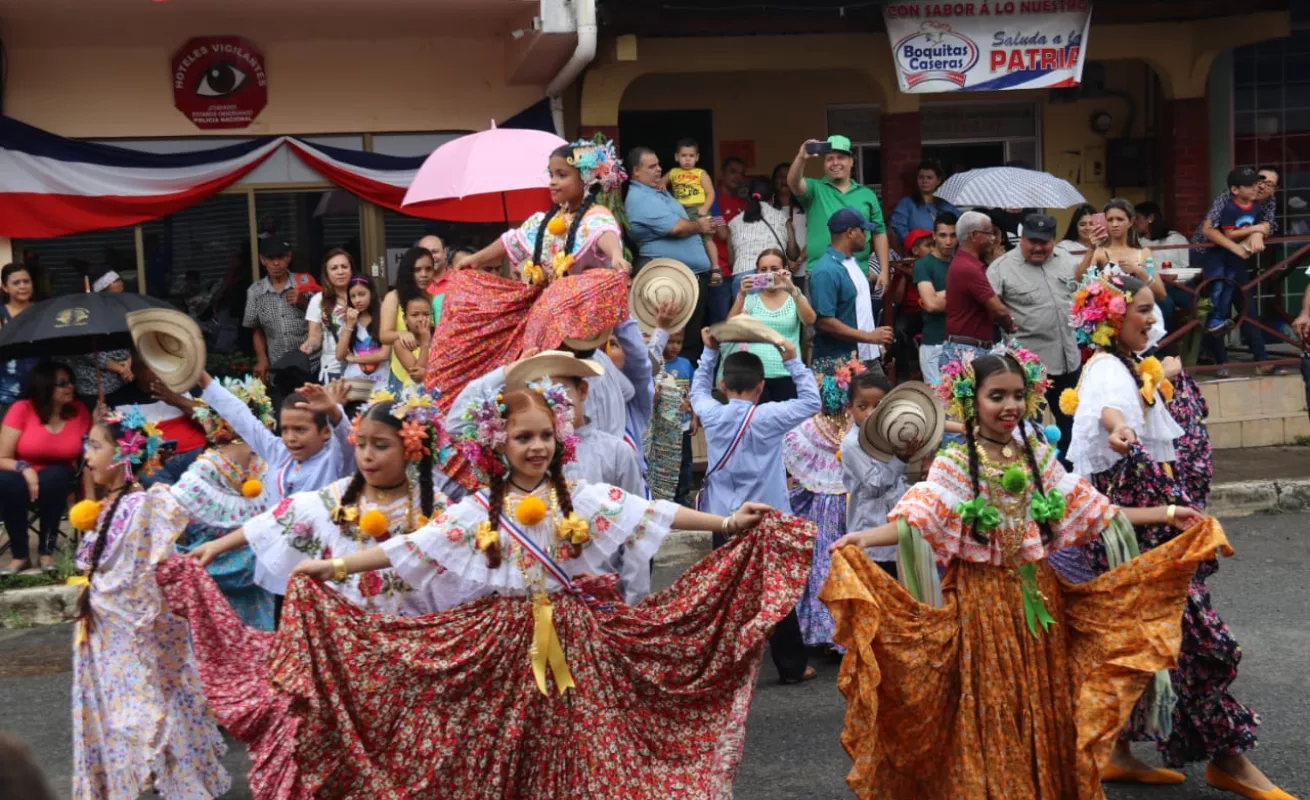 #Galería Las calles de Las Tablas se llenaron de fervor patriótico