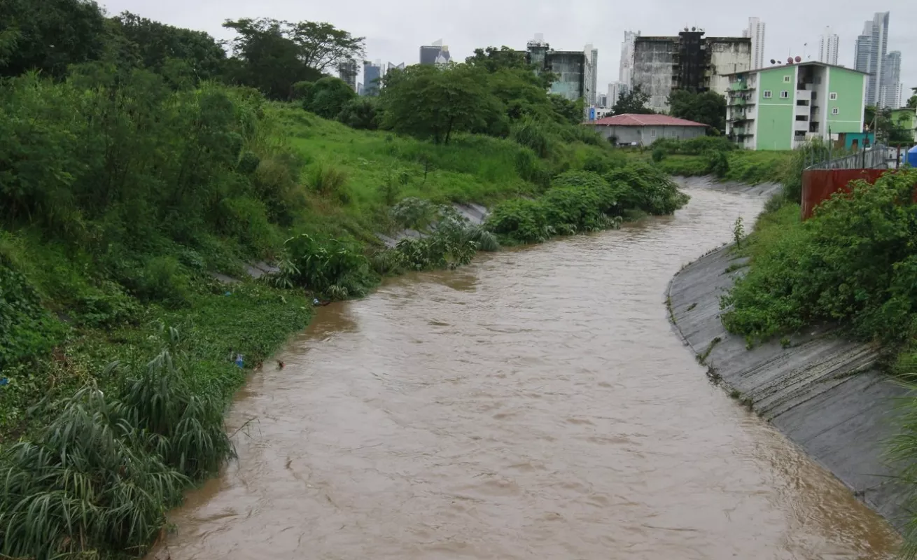 #GaleriaCri Buscan menor desaparecido en aguas del río Curundú