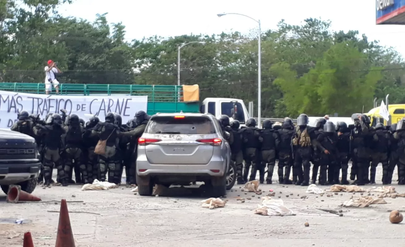 #GaleriaCri Se formó el 'jala jala' en medio de protesta de productores en Divisa