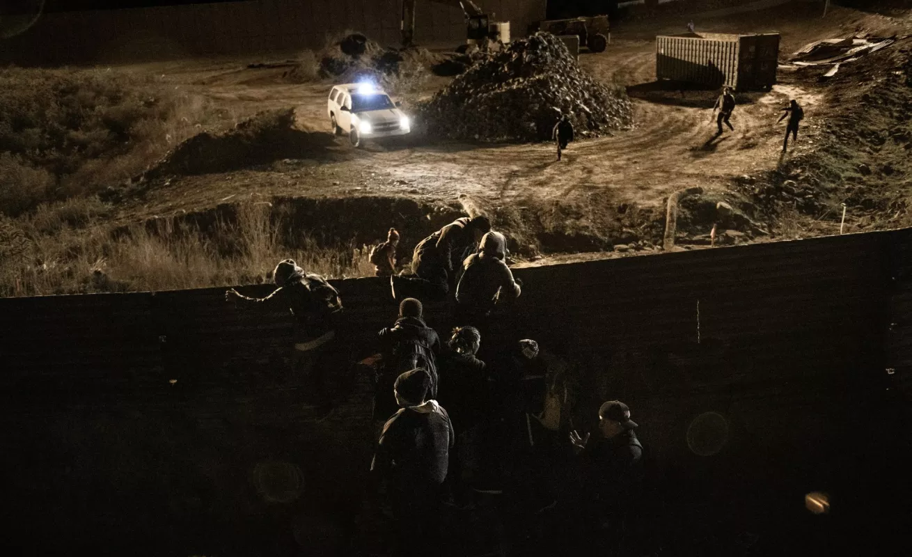 #GaleriaCri Disparan gases lacrimógenos contra migrantes en la frontera con México