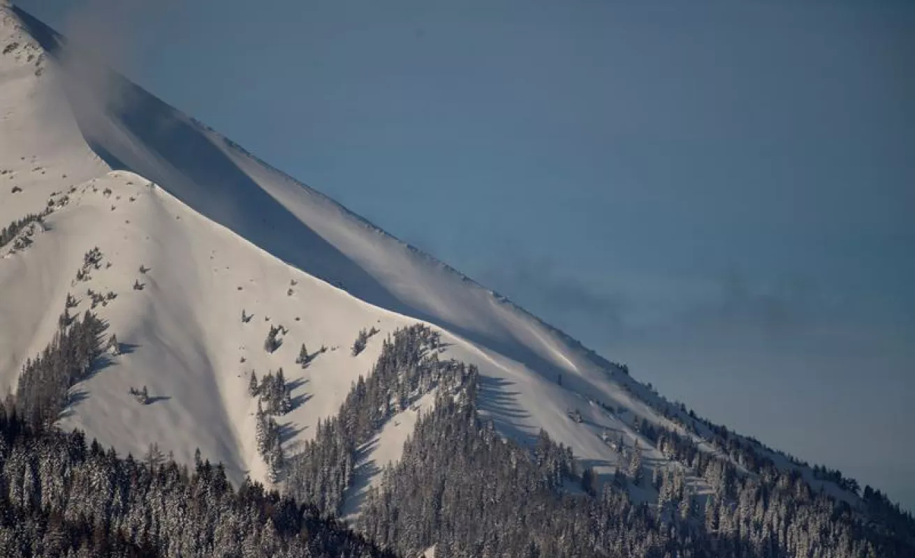 #GaleriaCri  Avalancha sepulta hotel en Austria 