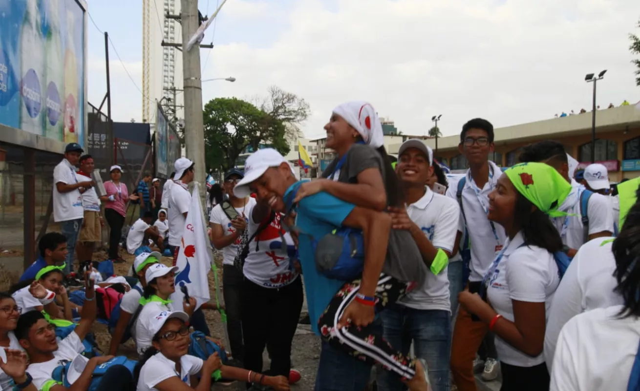 #GaleriaCri Emoción antes de la llegada de papa Franciso a Panamá