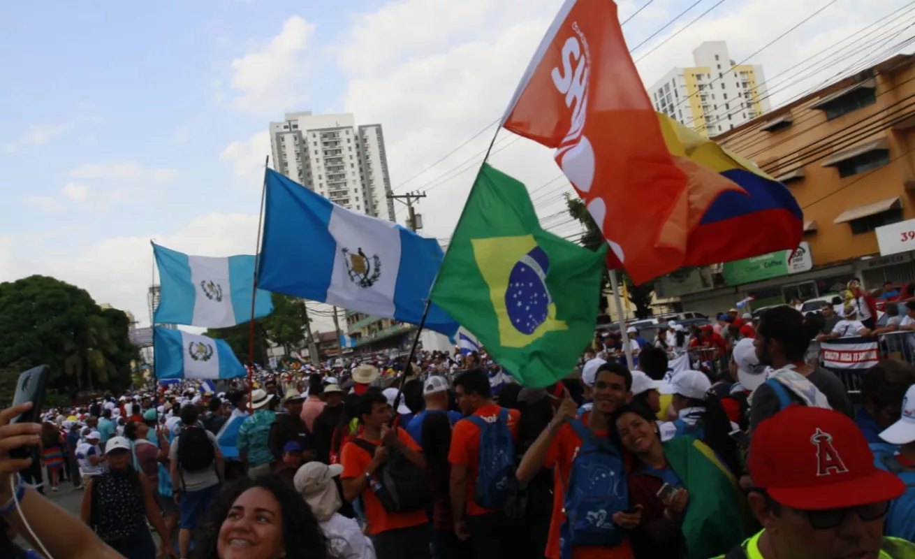 #GaleriaCri Emoción antes de la llegada de papa Franciso a Panamá