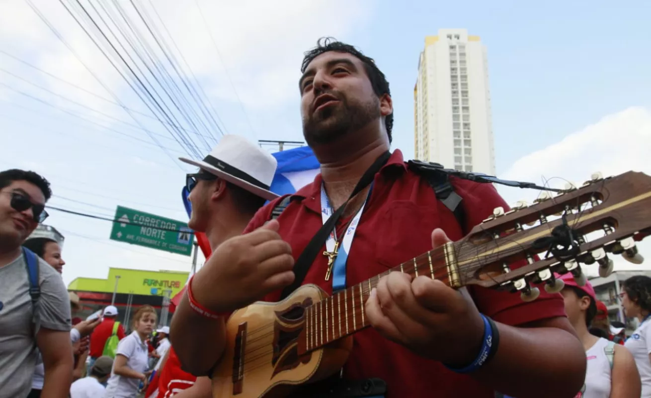 #GaleriaCri Emoción antes de la llegada de papa Franciso a Panamá