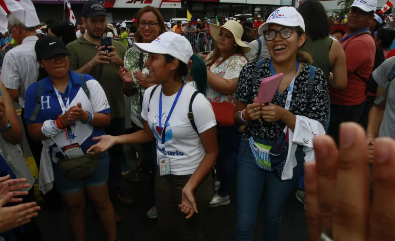 #GaleriaCri Emoción antes de la llegada de papa Franciso a Panamá