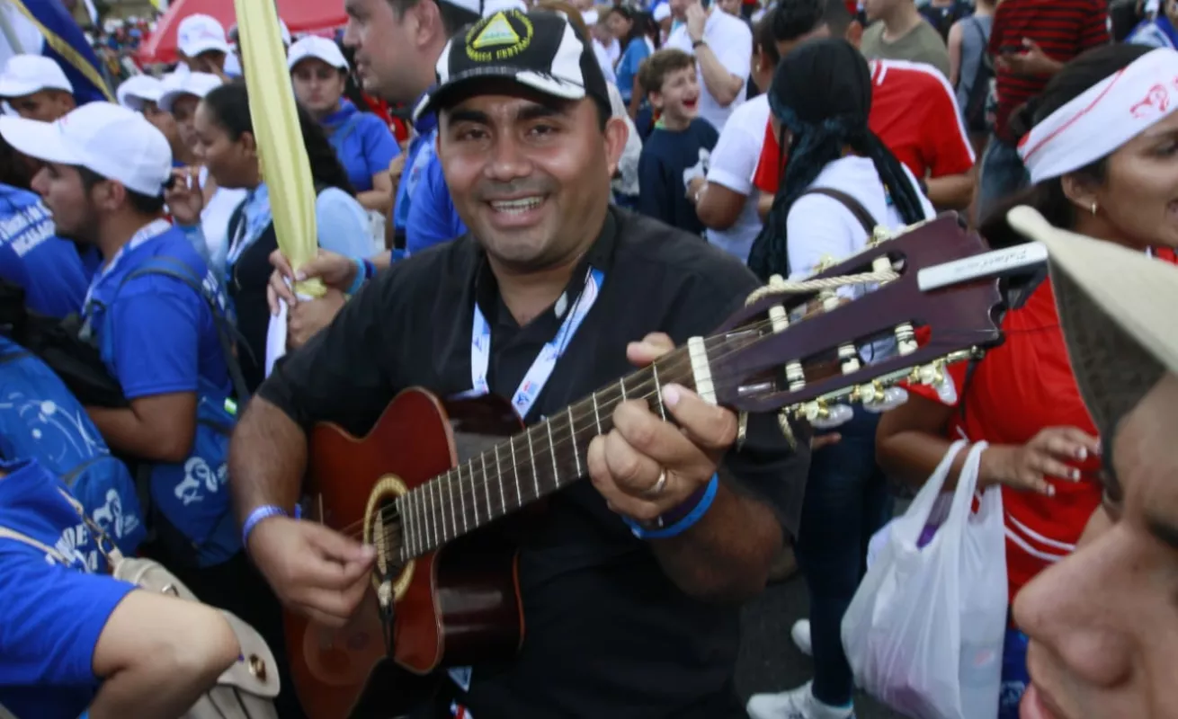 #GaleriaCri Emoción antes de la llegada de papa Franciso a Panamá