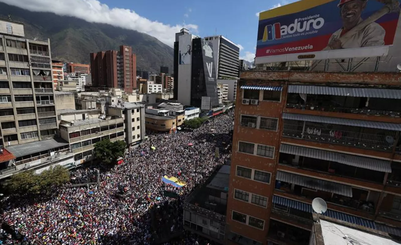 Chavismo y la oposición midieron fuerzas en Caracas (Fotos)