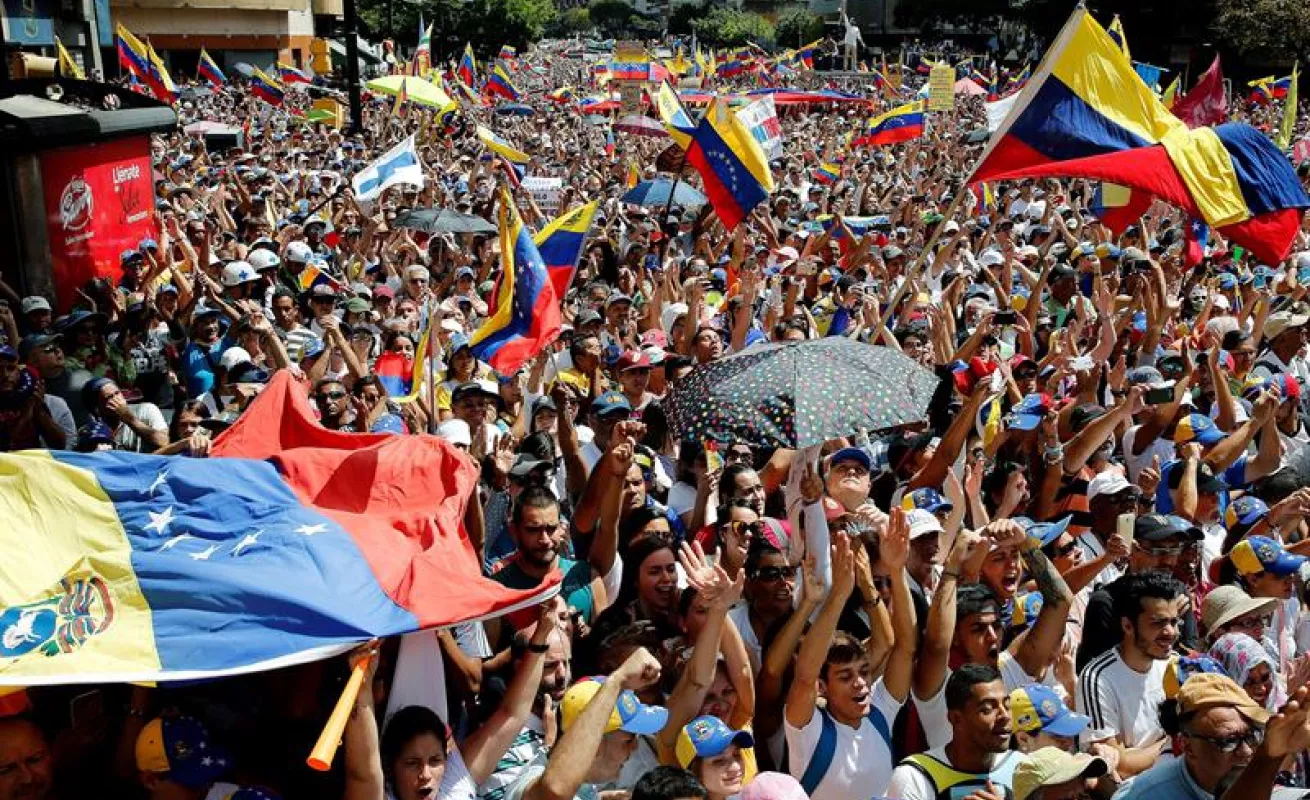 Chavismo y la oposición midieron fuerzas en Caracas (Fotos)