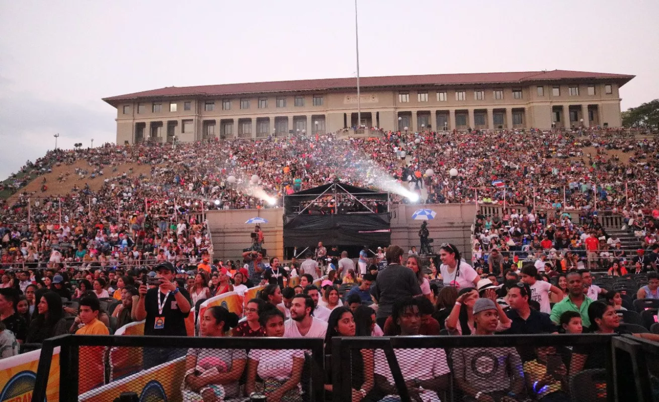 #GaleriaCri Cierre del Verano Canal 2019 con la presentación de los artistas J Balvin, Reik y Joey Montana