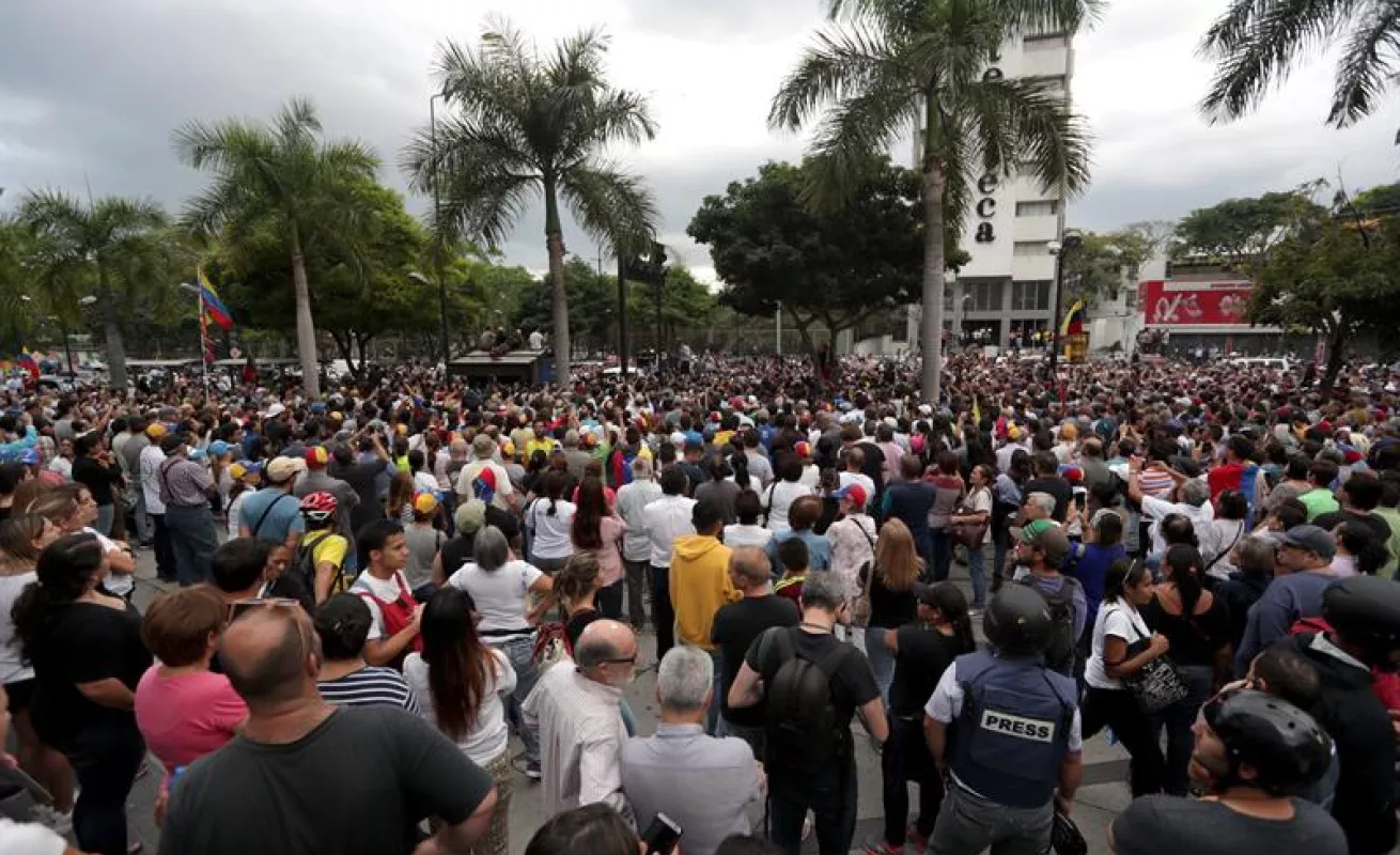 Venezolanos se manifiestan en contra del apagón