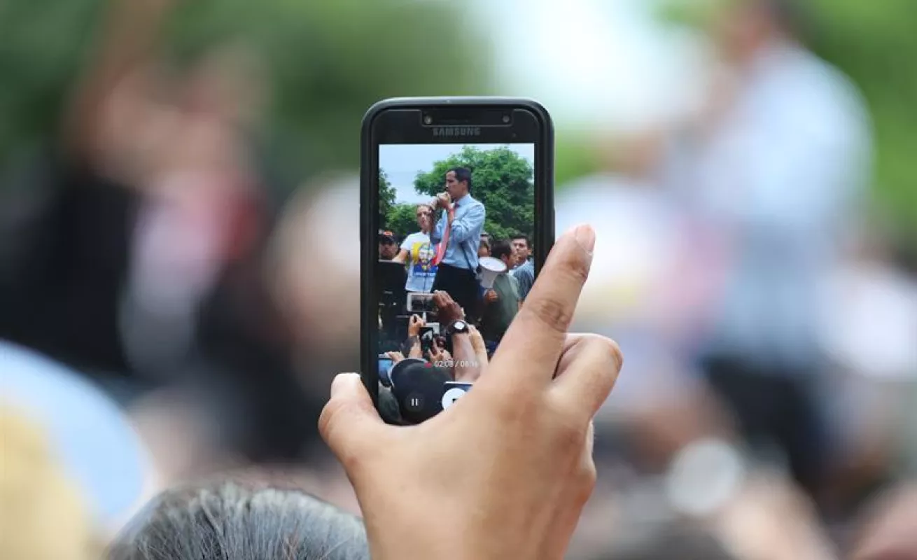 Venezolanos se manifiestan en contra del apagón