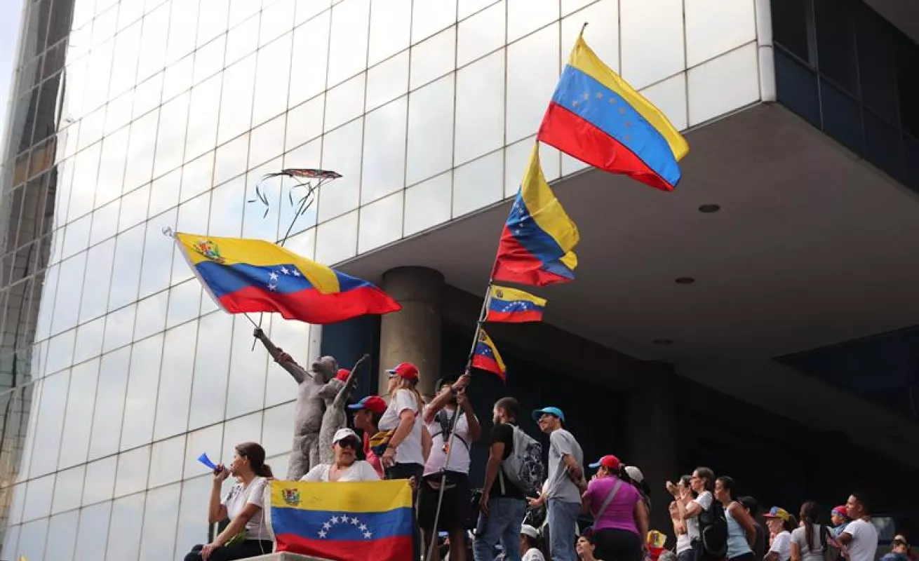 Venezolanos se manifiestan en contra del apagón