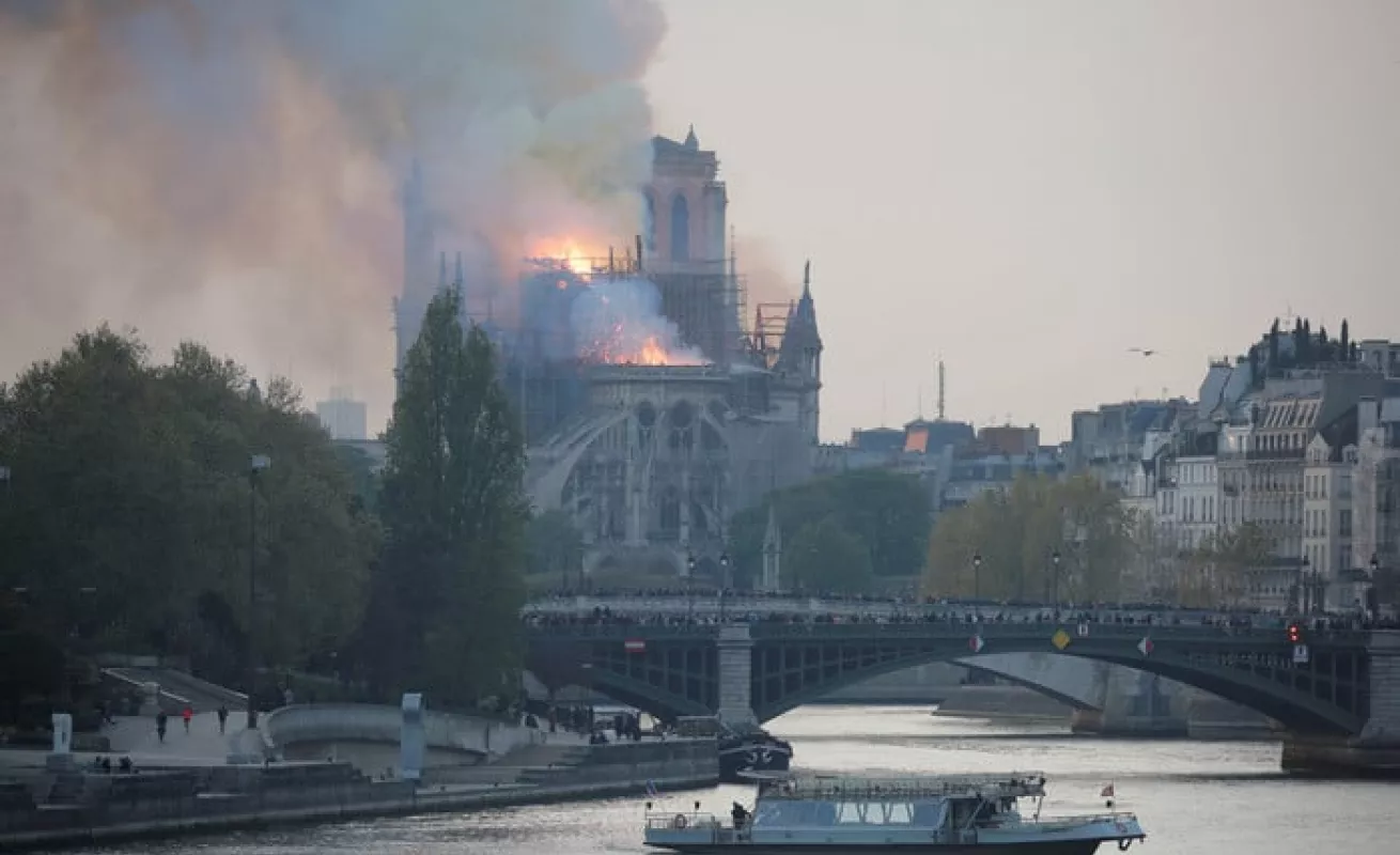 Imágenes impactantes del incendio de la catedral de Notre Dame 
