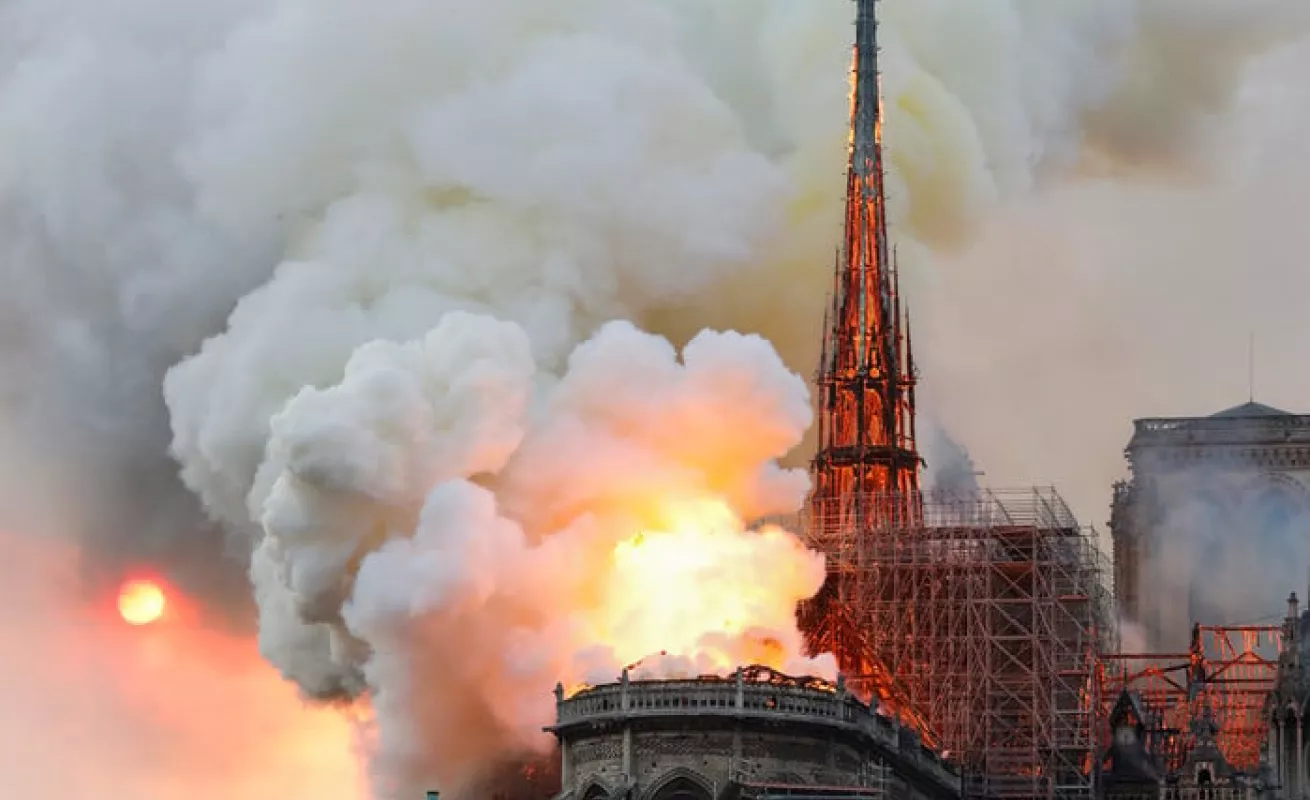 Imágenes impactantes del incendio de la catedral de Notre Dame 