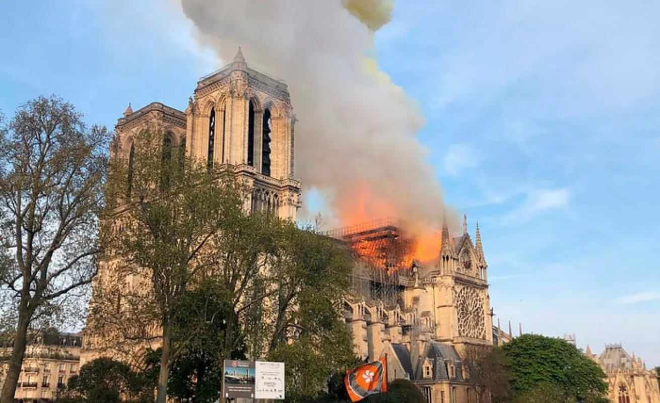 Imágenes impactantes del incendio de la catedral de Notre Dame 