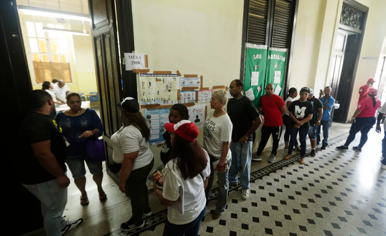 Panameños acuden a las urnas puntualmente a renovar sus autoridades