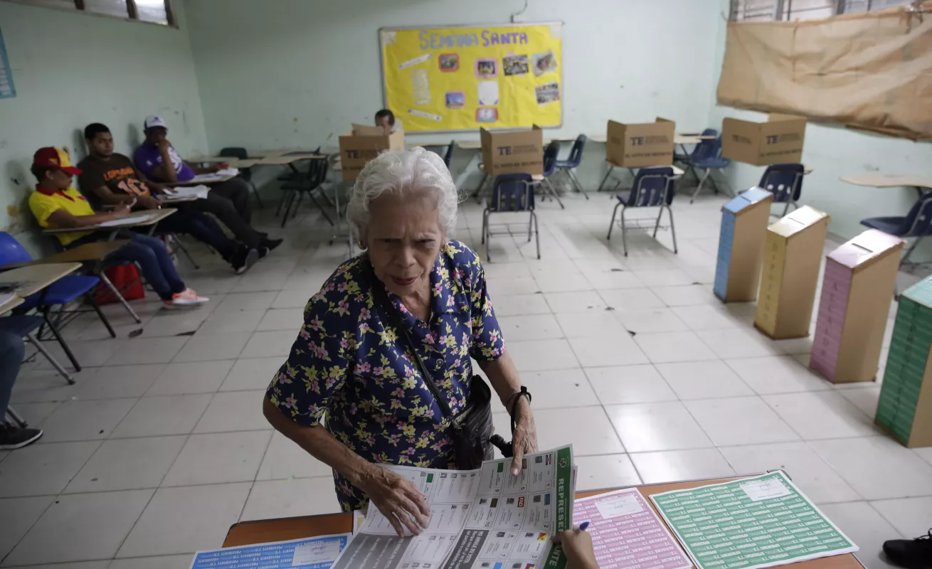 Panameños acuden a las urnas puntualmente a renovar sus autoridades