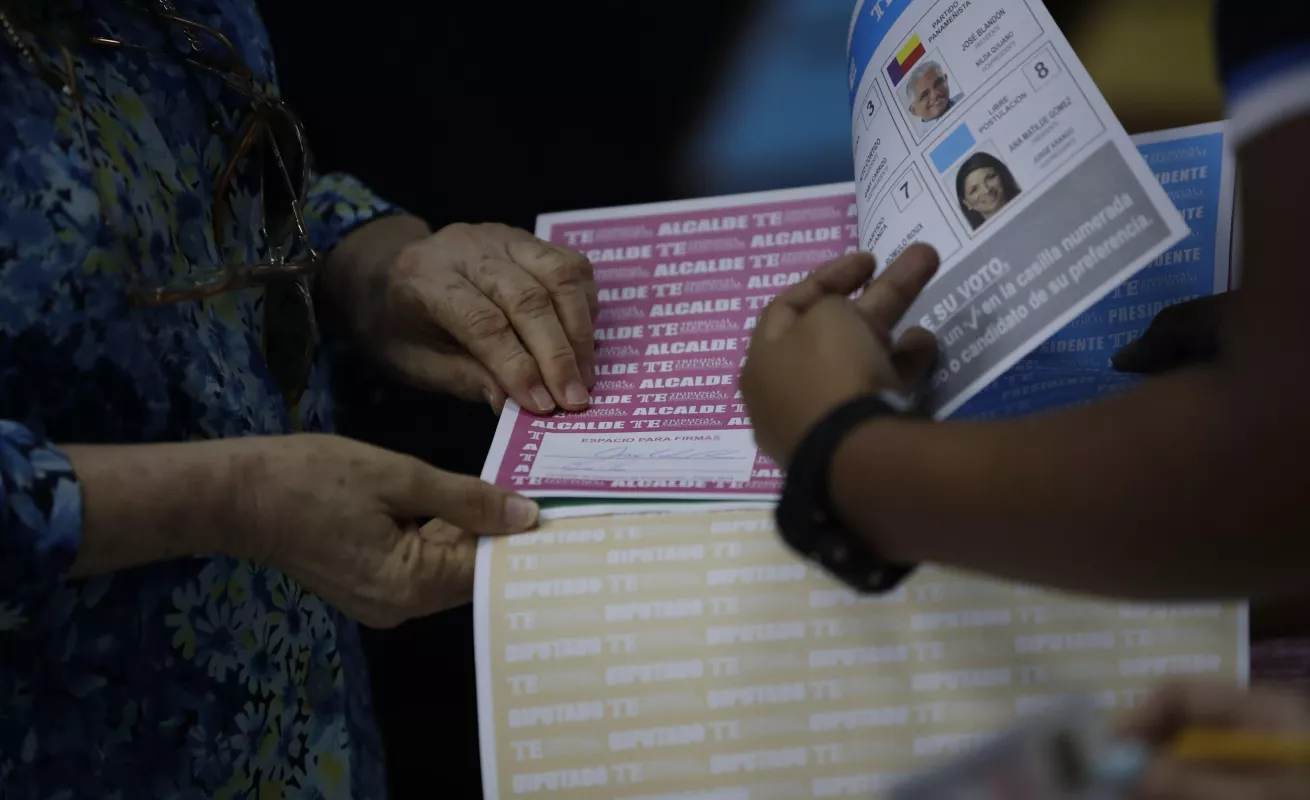 Panameños acuden a las urnas puntualmente a renovar sus autoridades