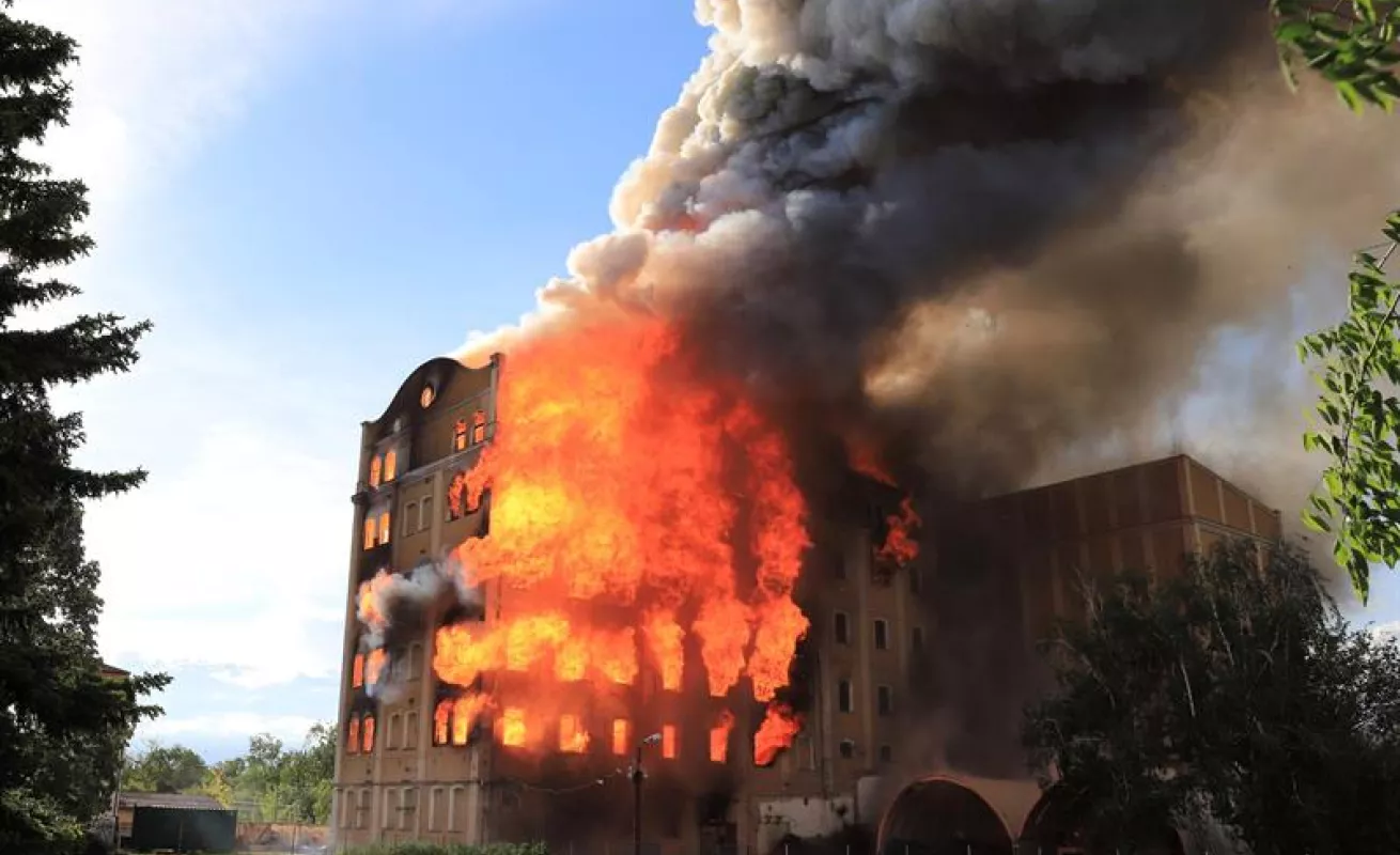 Llamas consumen un pedazo de la historia en Hungría