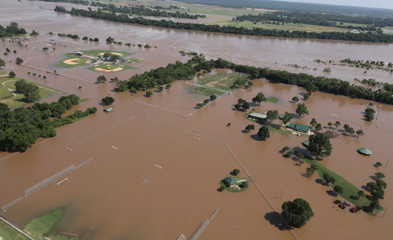Pronostican grandes inundaciones a lo largo del río Arkansas este fin de semana