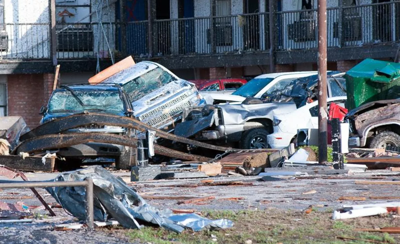Enjambre de tornados azotan atravesó Indiana y Ohio