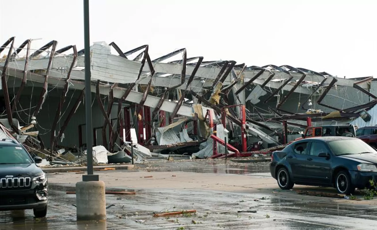 Enjambre de tornados azotan atravesó Indiana y Ohio