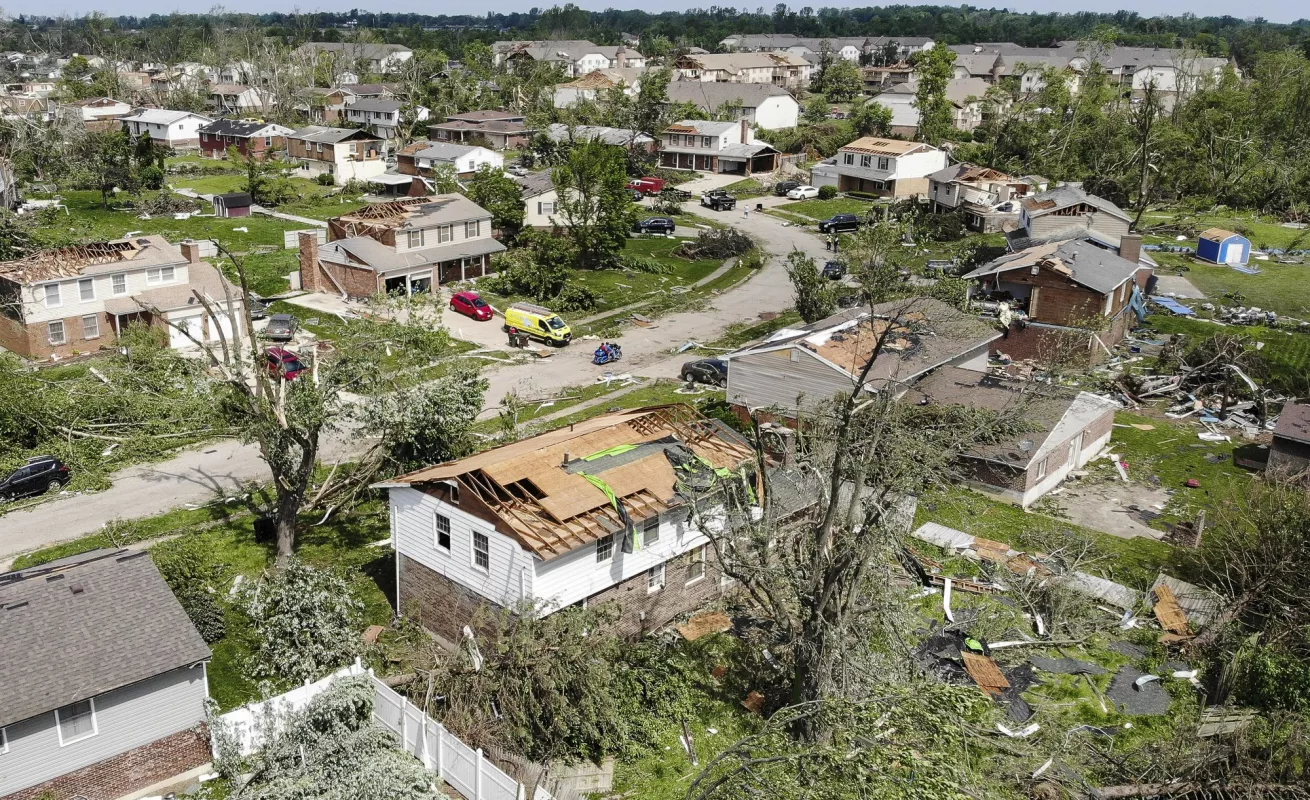 Enjambre de tornados azotan atravesó Indiana y Ohio