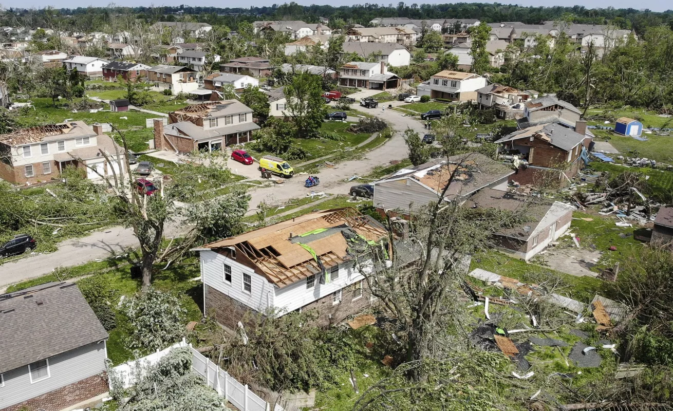 Enjambre de tornados azotan atravesó Indiana y Ohio