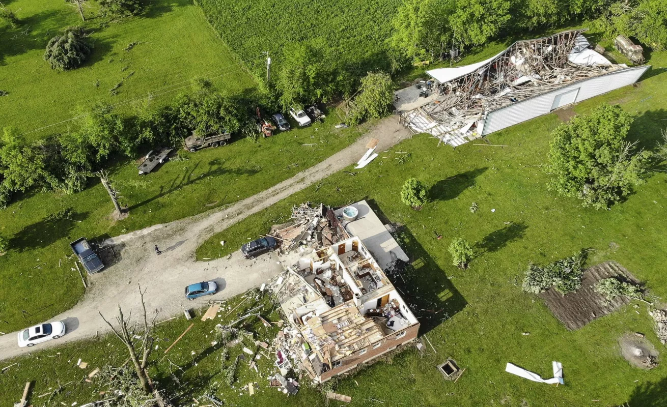 Enjambre de tornados azotan atravesó Indiana y Ohio