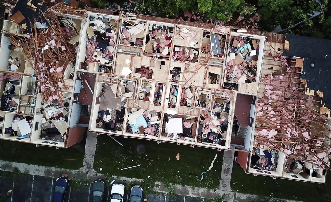 Enjambre de tornados azotan atravesó Indiana y Ohio