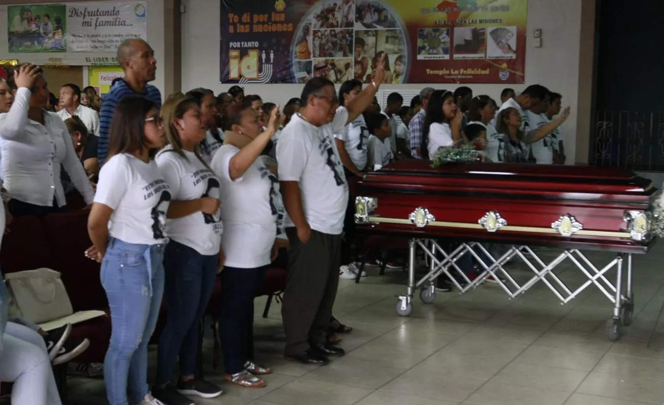 Le dan el último adiós a una de las cinco víctimas fatales del accidente frente a Metromall