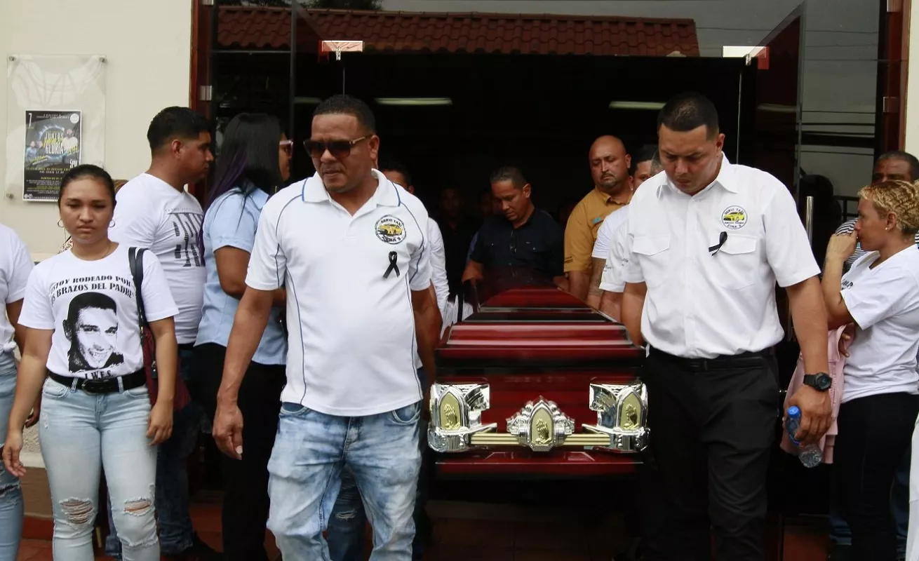 Le dan el último adiós a una de las cinco víctimas fatales del accidente frente a Metromall