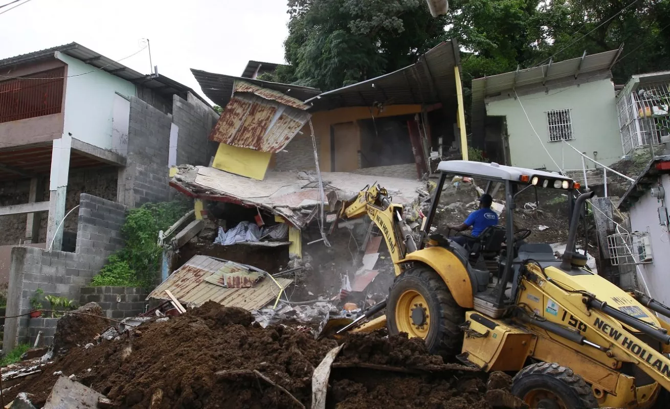 Derrumban vivienda que colapsó en Los Andes #1