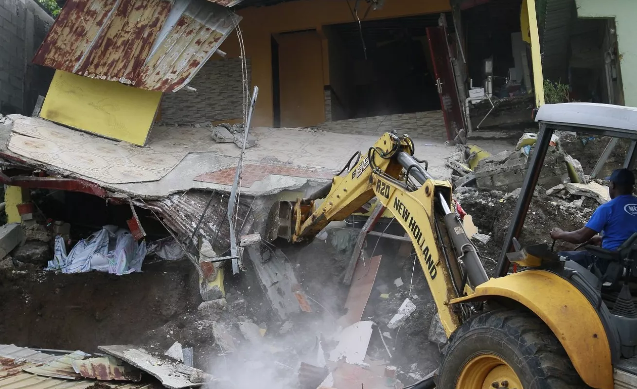 Derrumban vivienda que colapsó en Los Andes #1