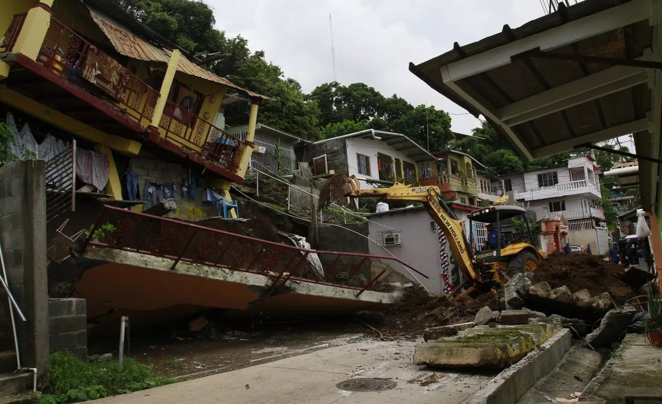 Derrumban vivienda que colapsó en Los Andes #1