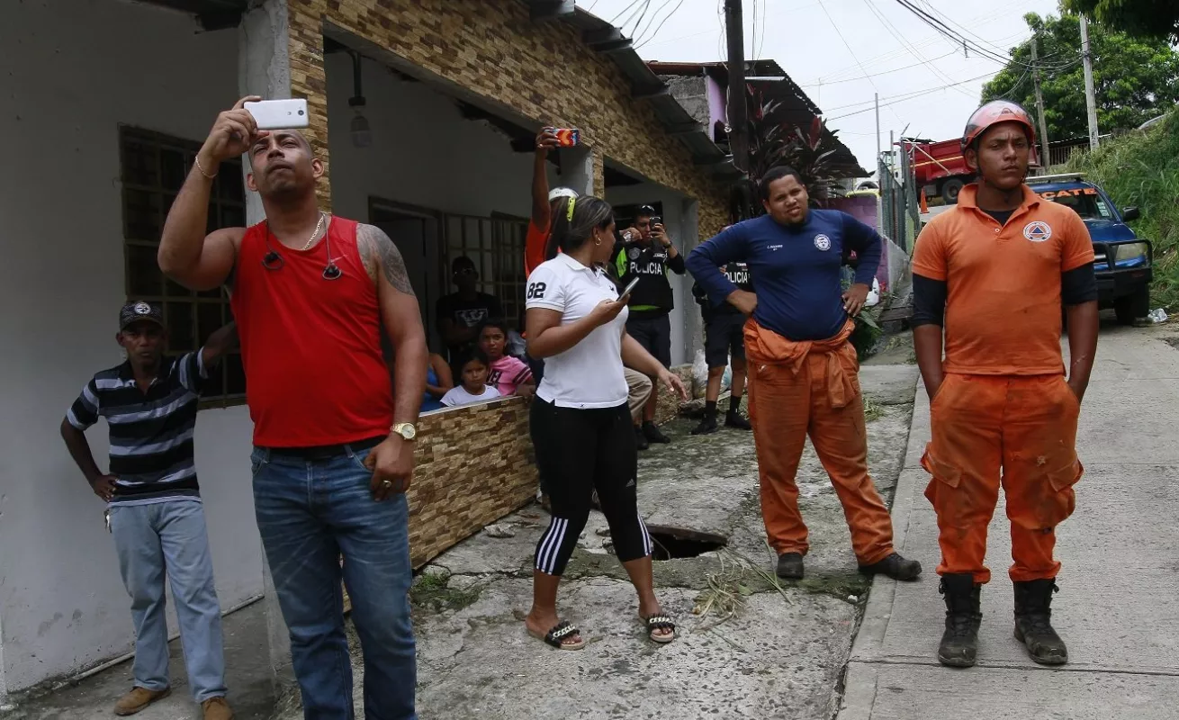 Derrumban vivienda que colapsó en Los Andes #1