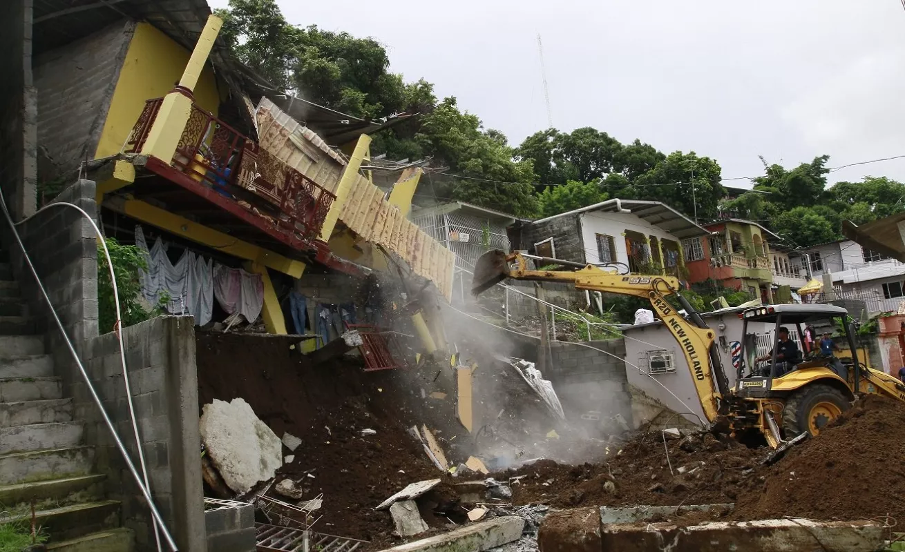Derrumban vivienda que colapsó en Los Andes #1