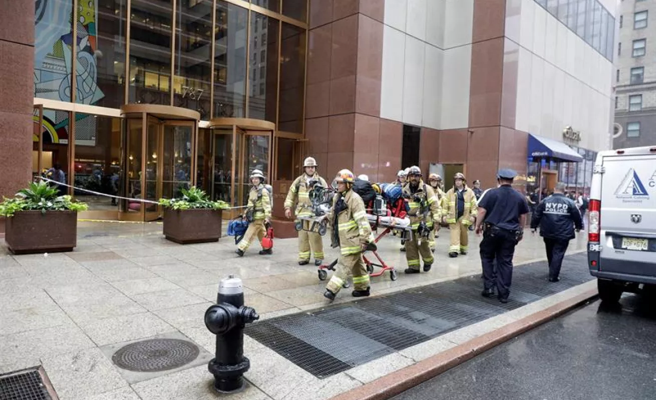 Accidente de un helicóptero en un rascacielos en Nueva York evoca el 11S