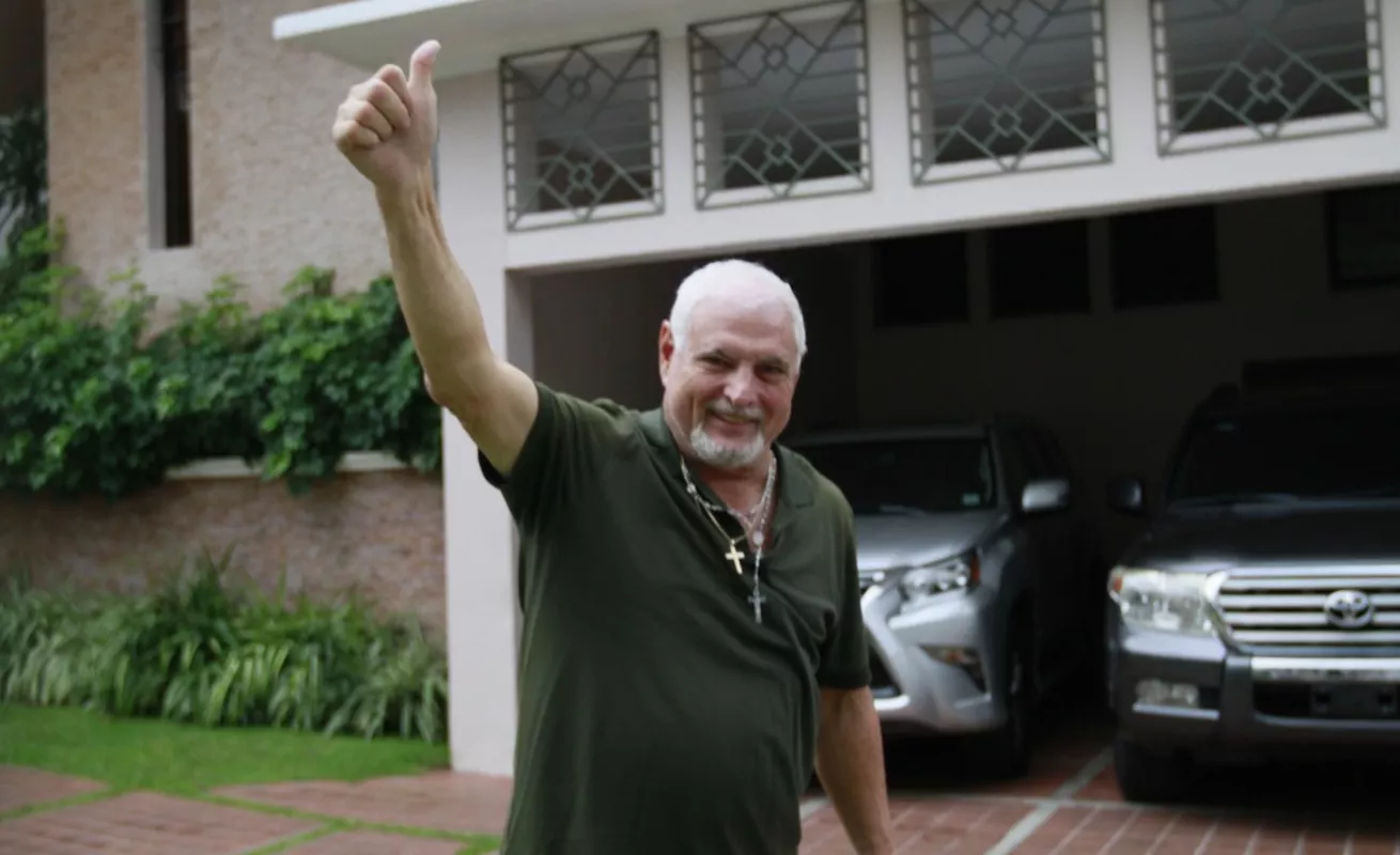 Expresidente Ricardo Martinelli durante su primer día en casa