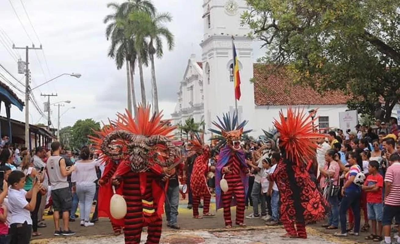 Los Santos entre lo religioso y la tradición
