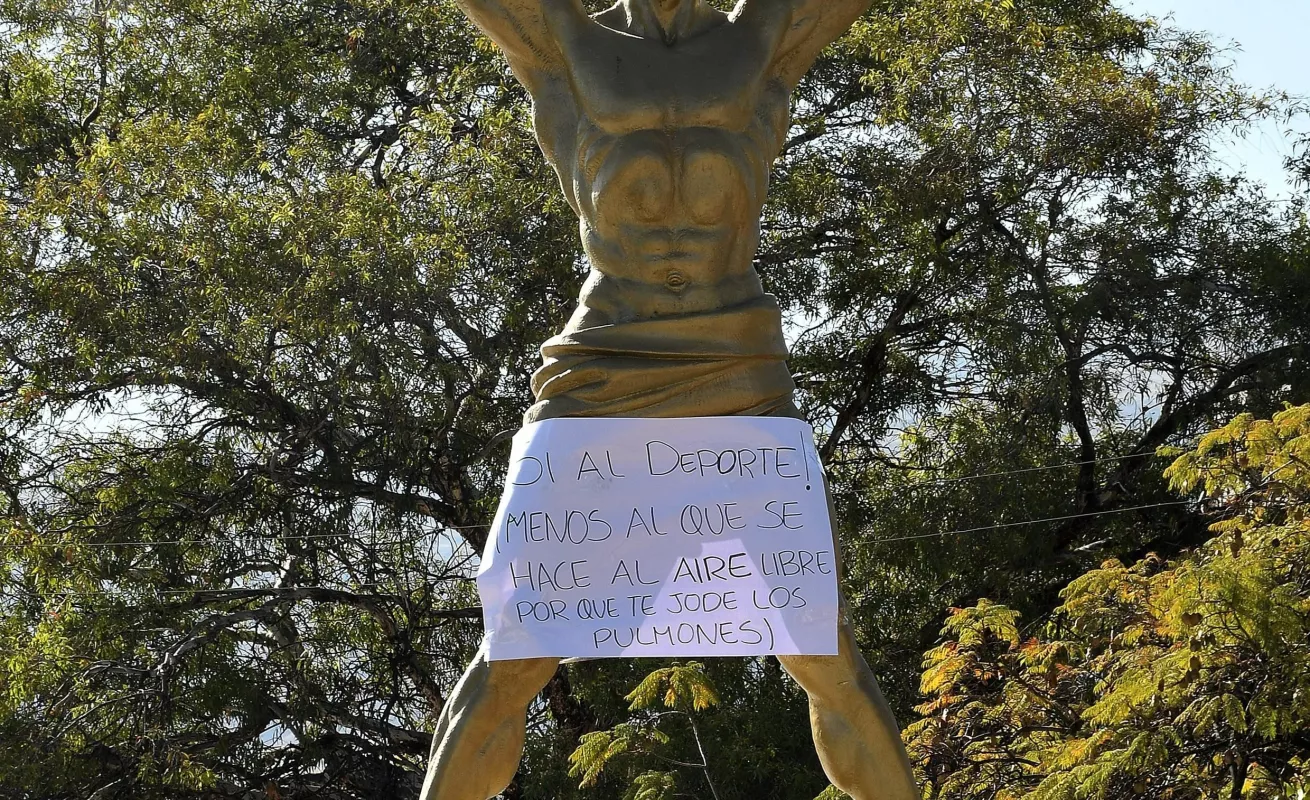 Las estatuas protestan contra la contaminación