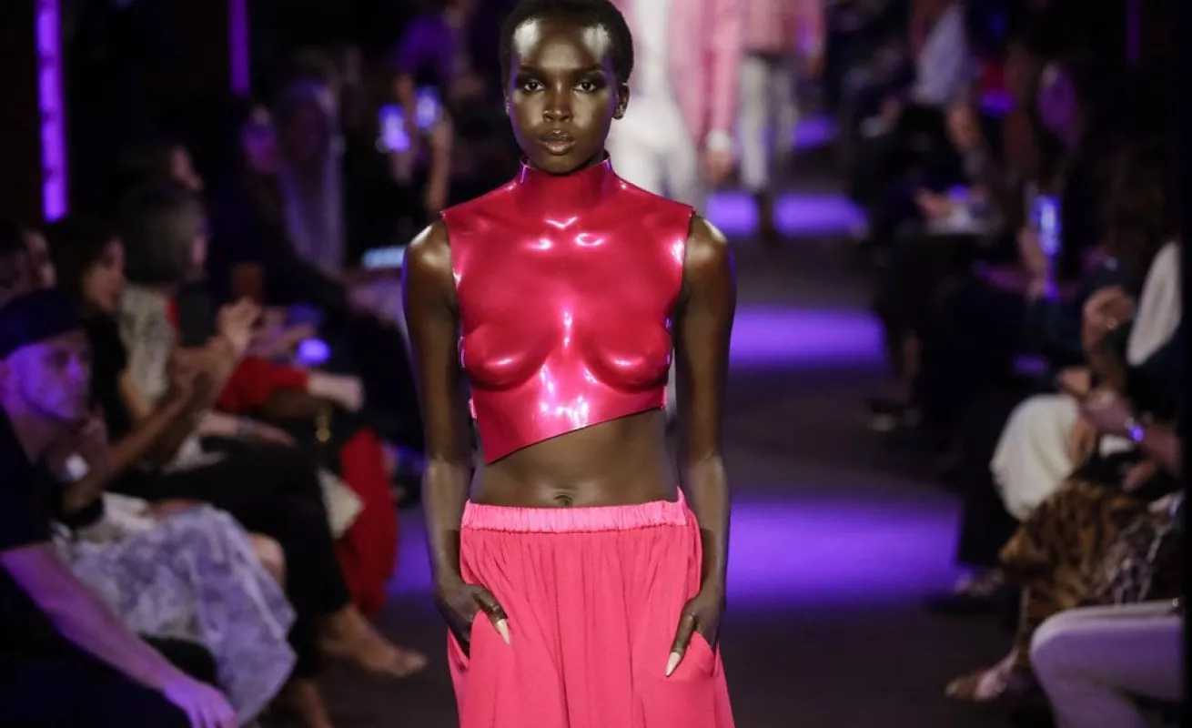 Tom Ford atrae a la multitud de la moda a una vieja estación de metro