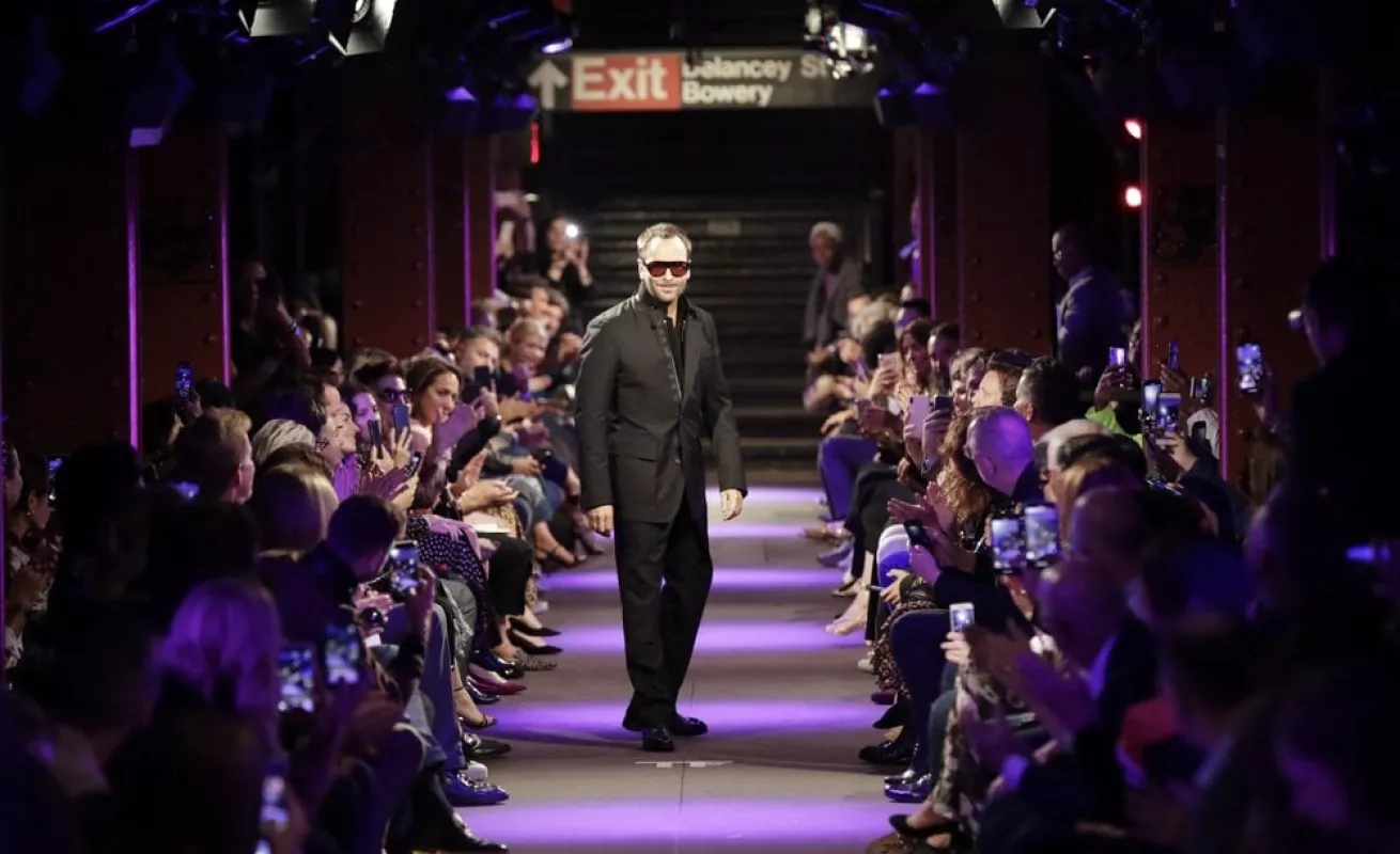 Tom Ford atrae a la multitud de la moda a una vieja estación de metro